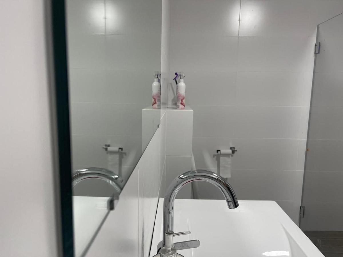 طبريا חדרי לייבל Label Rooms Blue & Red المظهر الخارجي الصورة